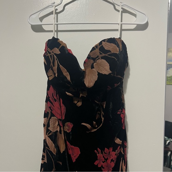 Black Floral Velvet Strapless Dress - Picture 4 of 7